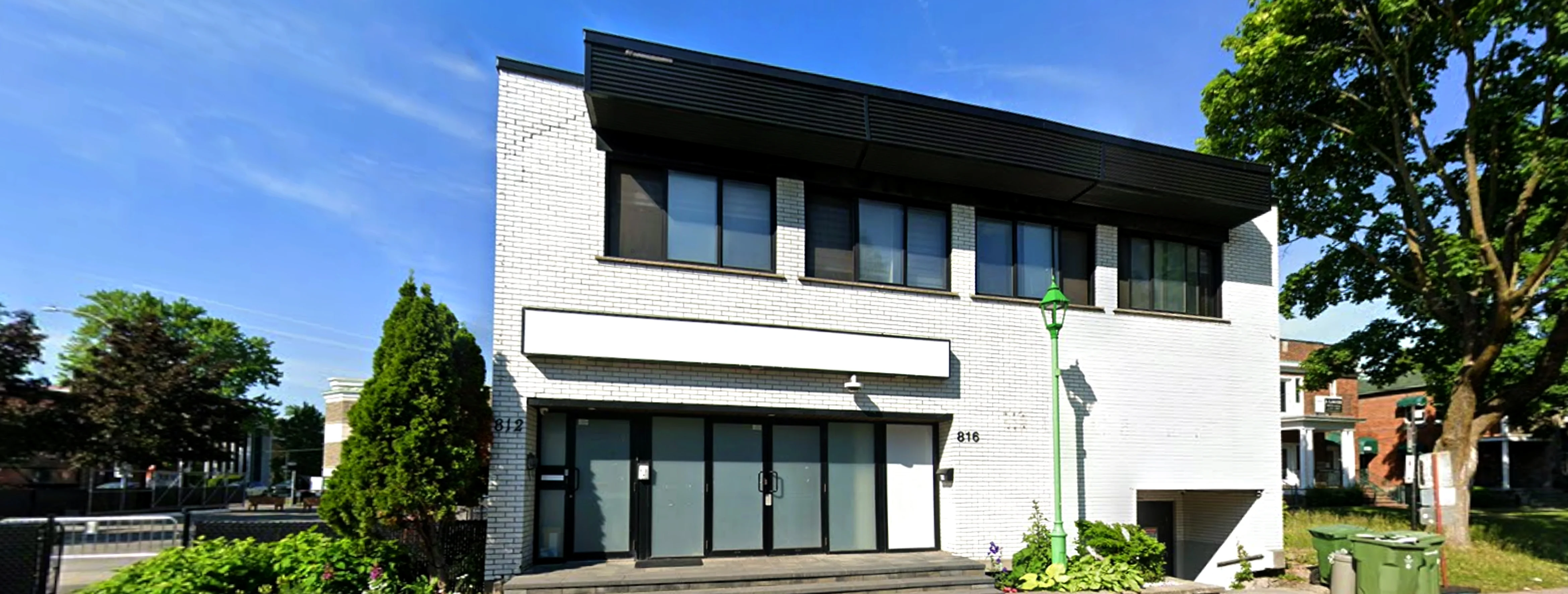 Exterior view of Centre Islamique Al-Andalous Saint-Laurent building
